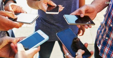 The people going 'monk mode' to limit social media use